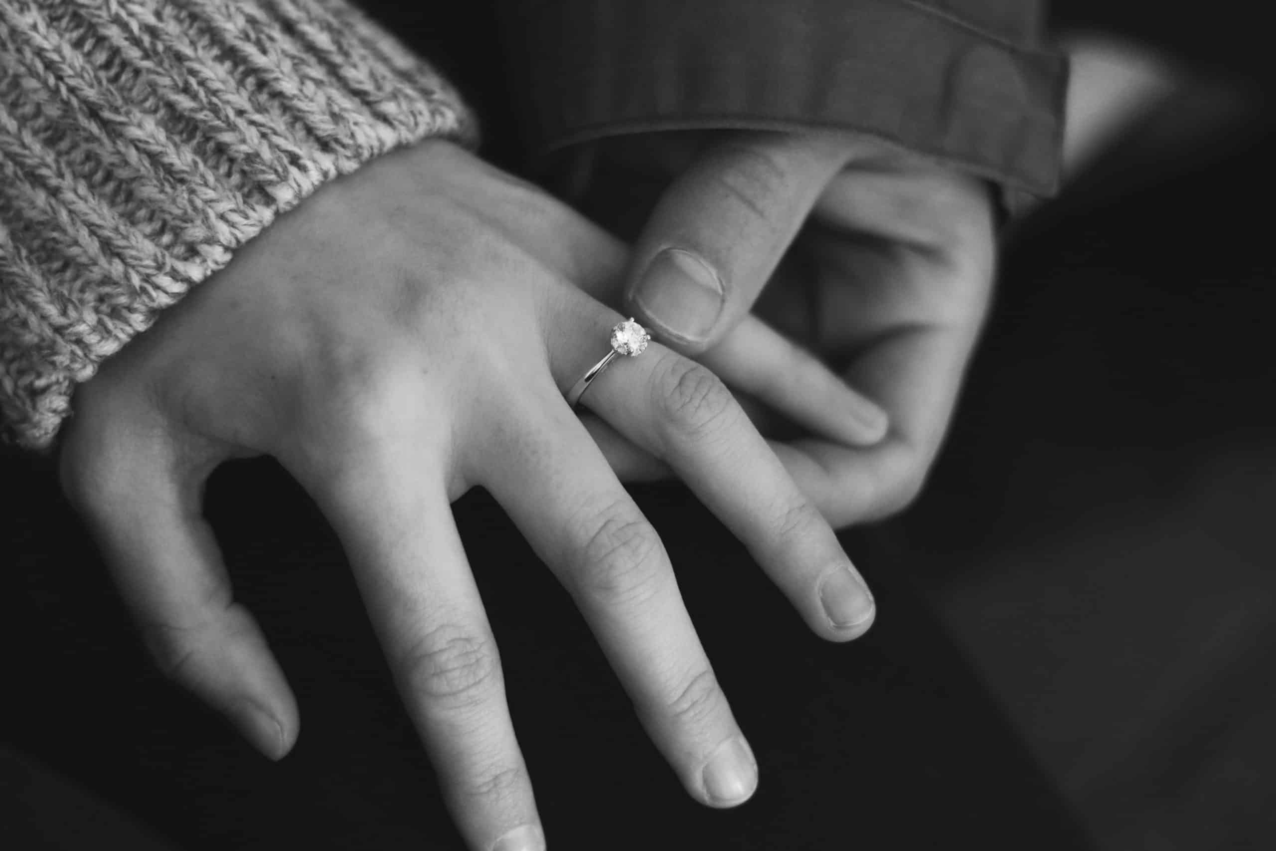 Glæd en særlig kvinde med en Kleopatra ring