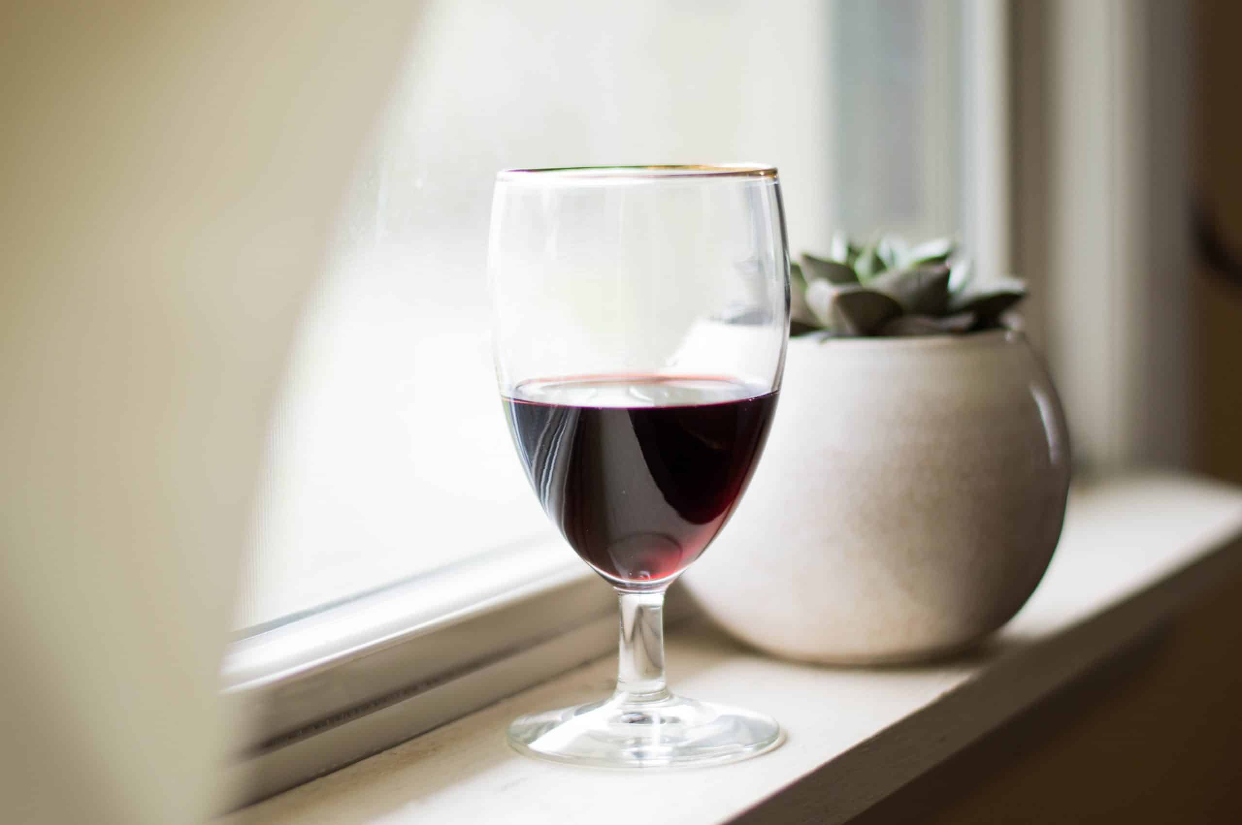 Stress af fredag aften med et godt glas vin